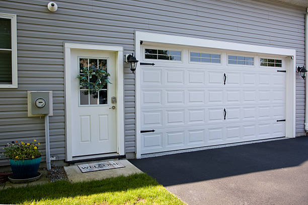 24/7 Emergency Garage Door Panel Replacement experts in Winamac, IN